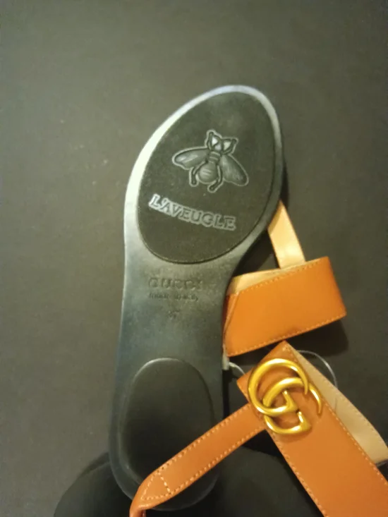Gucci Tan Leather GG Thong Sandals with Gold Hardware Size 7 NEW! - Picture 2 of 3